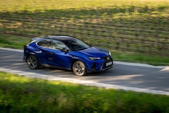 Lexus UX 2024