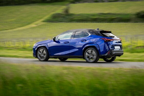 Lexus UX 2024