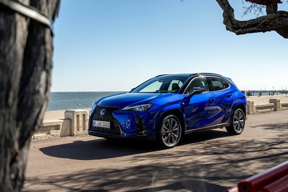 Lexus UX 2024
