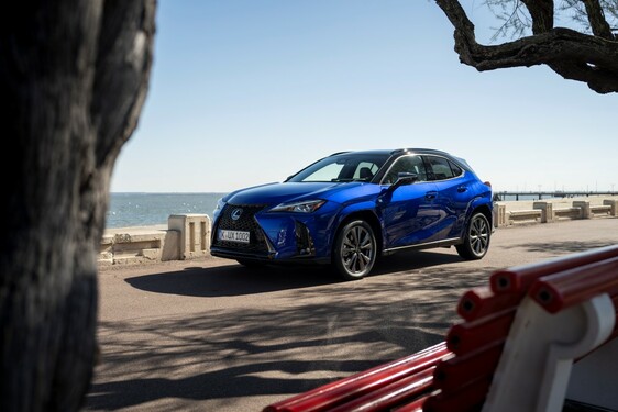 Lexus UX 2024