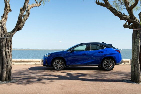 Lexus UX 2024
