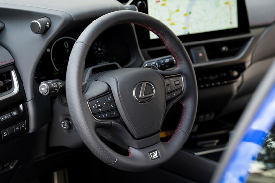 Lexus UX 2024