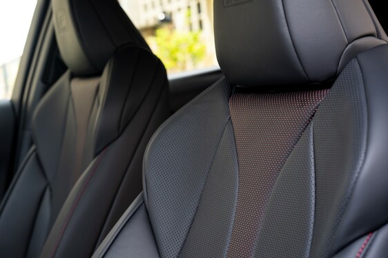 Lexus UX 2024