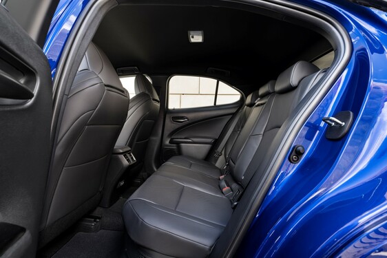 Lexus UX 2024