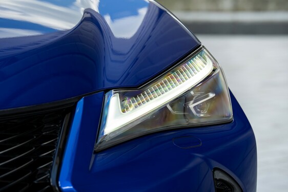 Lexus UX 2024