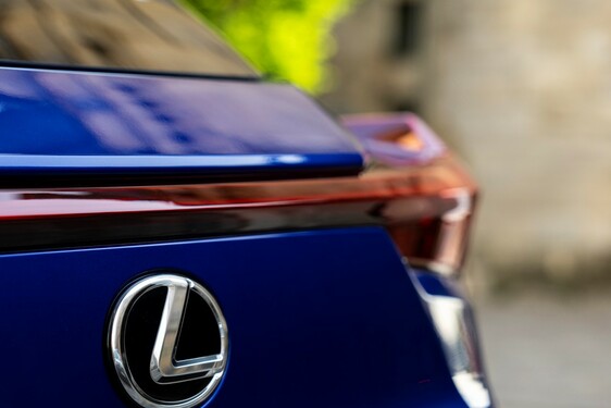 Lexus UX 2024