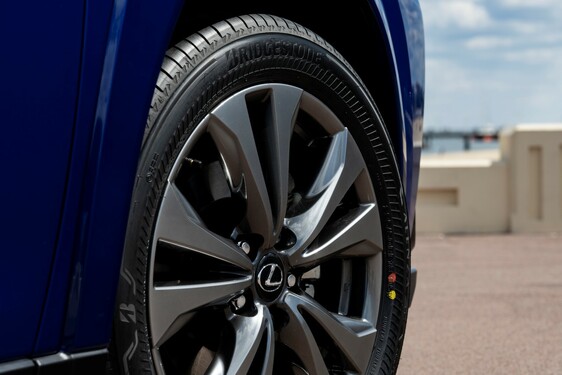 Lexus UX 2024