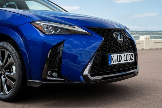 Lexus UX 2024