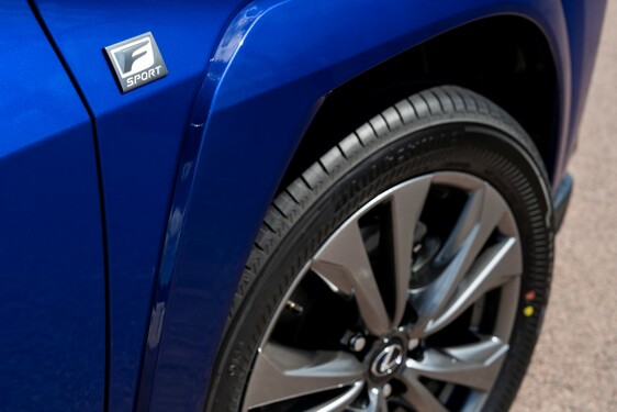 Lexus UX 2024