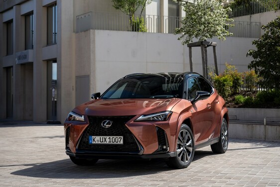 Lexus UX 2024