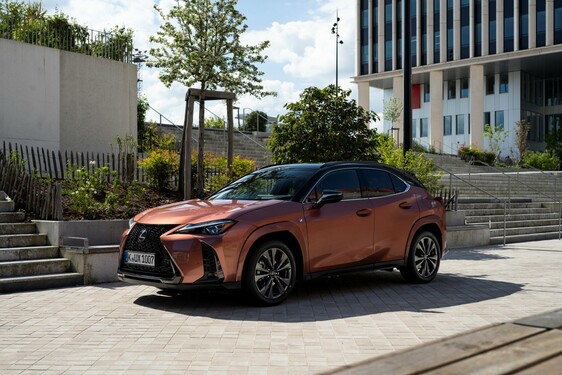 Lexus UX 2024