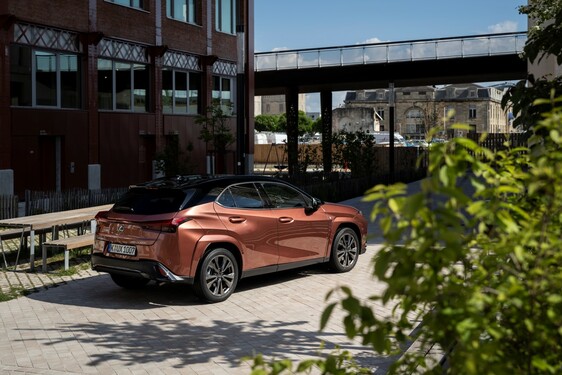 Lexus UX 2024