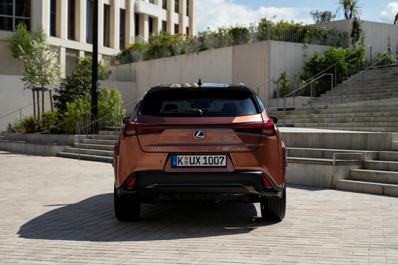 Lexus UX 2024