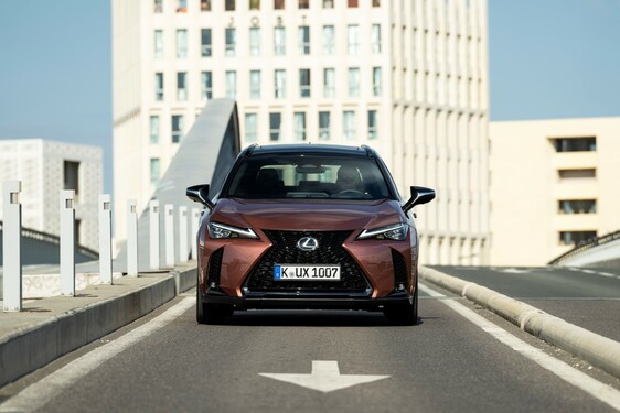 Lexus UX 2024