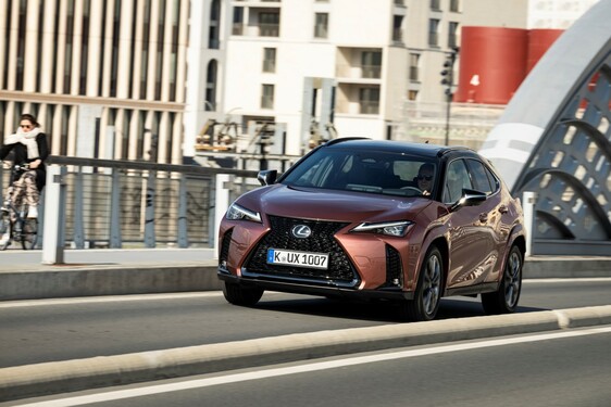 Lexus UX 2024