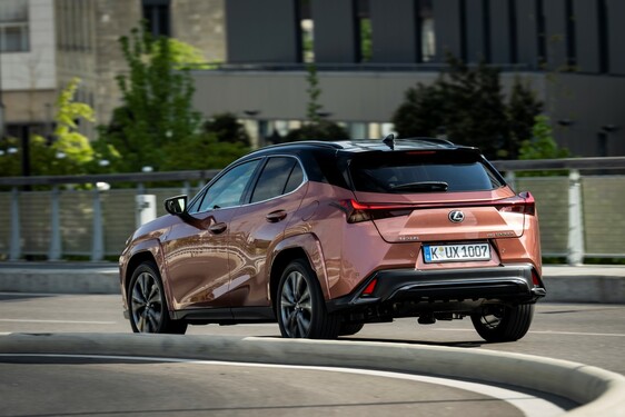 Lexus UX 2024