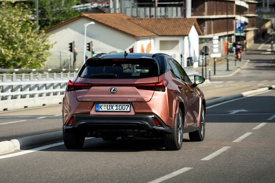 Lexus UX 2024