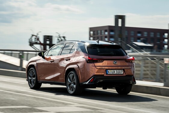 Lexus UX 2024