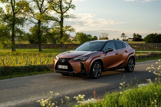 Lexus UX 2024