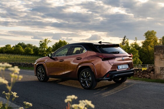 Lexus UX 2024
