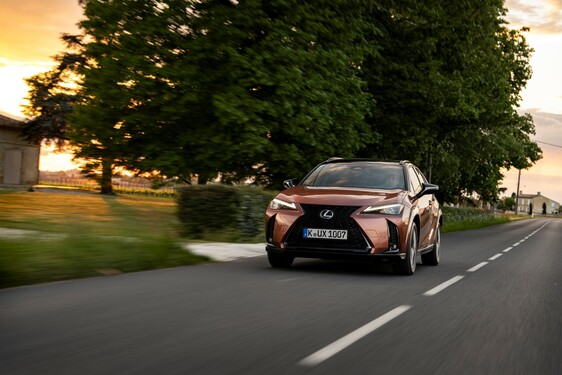 Lexus UX 2024