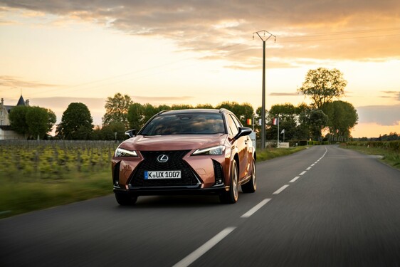 Lexus UX 2024
