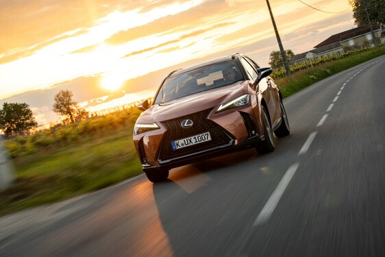 Lexus UX 2024