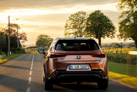 Lexus UX 2024