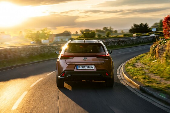 Lexus UX 2024