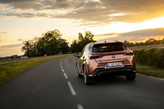 Lexus UX 2024