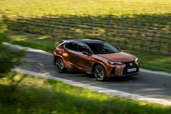 Lexus UX 2024