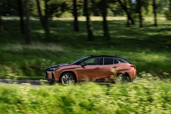 Lexus UX 2024