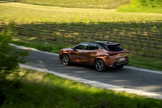 Lexus UX 2024