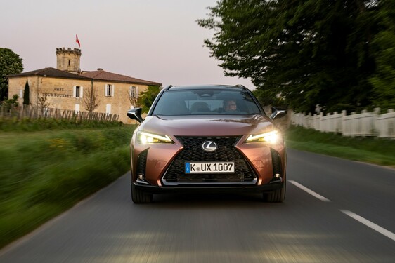 Lexus UX 2024