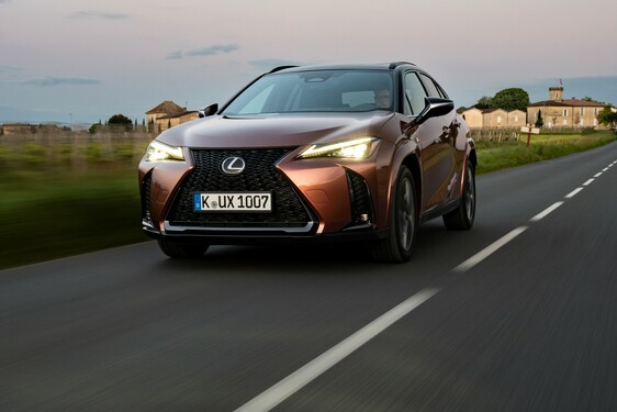 Lexus UX 2024