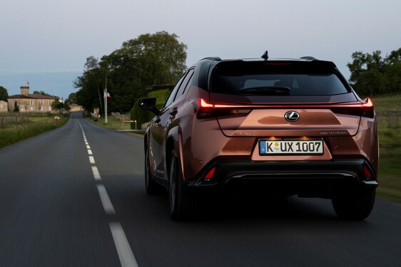 Lexus UX 2024