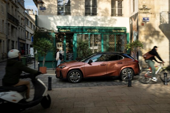Lexus UX 2024