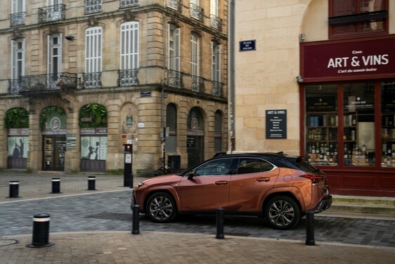 Lexus UX 2024