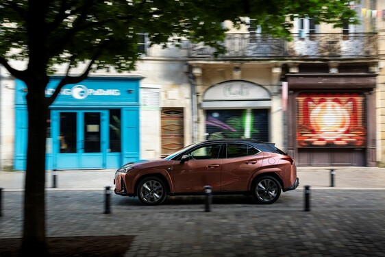 Lexus UX 2024