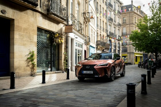 Lexus UX 2024