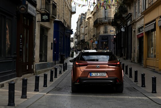 Lexus UX 2024