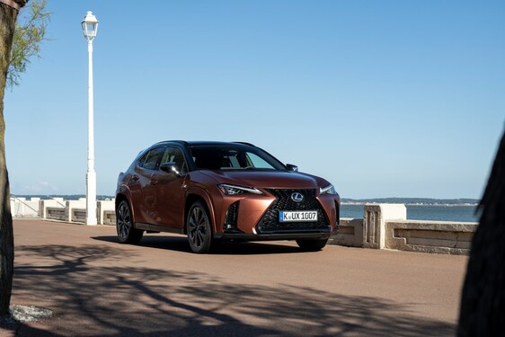 Lexus UX 2024