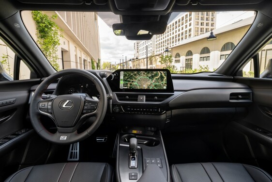 Lexus UX 2024