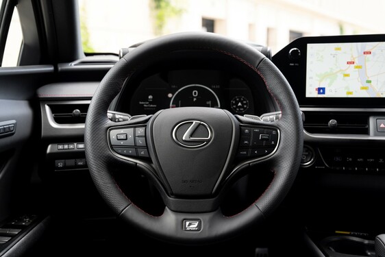Lexus UX 2024