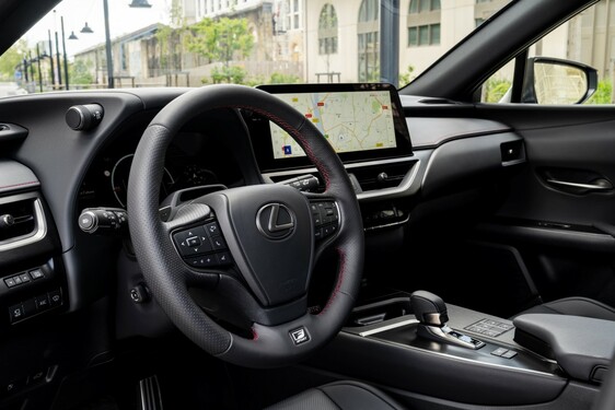 Lexus UX 2024