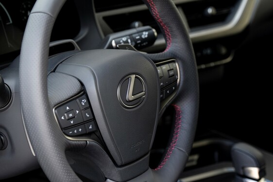 Lexus UX 2024