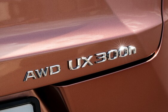 Lexus UX 2024