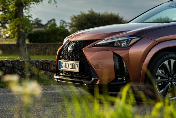 Lexus UX 2024