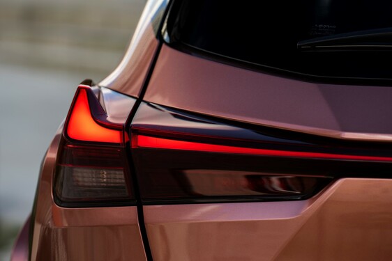 Lexus UX 2024