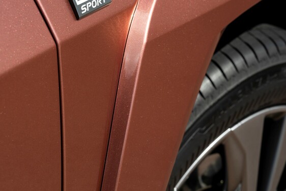 Lexus UX 2024